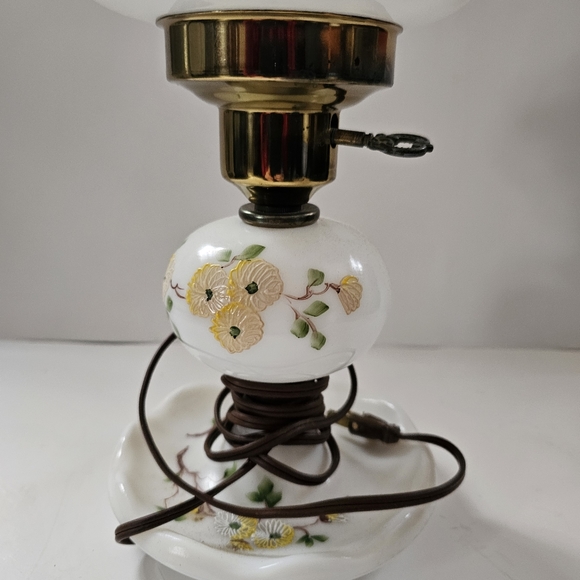 Vintage Table Lamp Hand Painted Hurricane Gone with the Wind Milk Glass - Picture 11 of 15